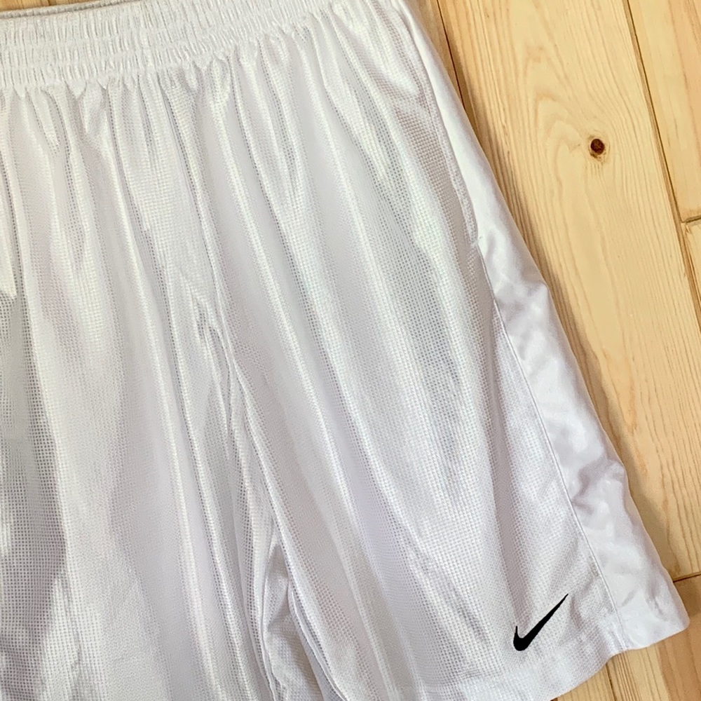 Sold Nike Basketball Men’s White Shorts M - Picture 2 of 4